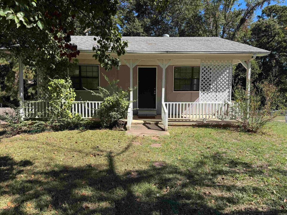2105 Wright Ave in Benton, AR - Building Photo