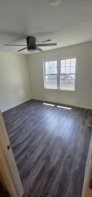 property at 320 N Ferne Clyffe Rd