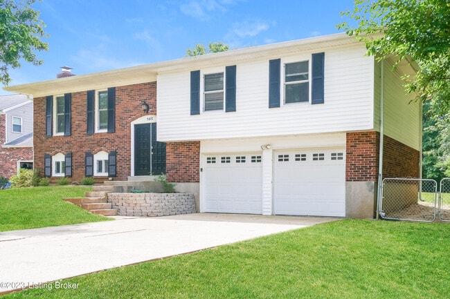 7402 Stone Bluff Ct in Louisville, KY - Building Photo - Building Photo