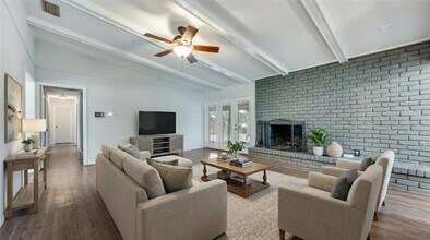 3227 Rolling Knoll Dr in Farmers Branch, TX - Building Photo - Building Photo