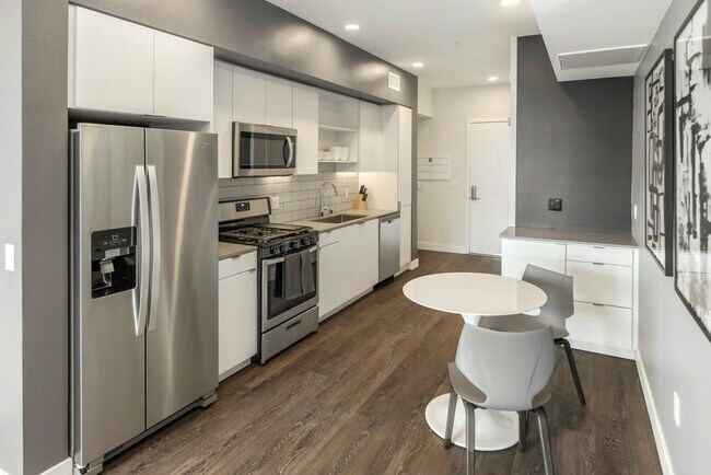 305 Dr. M.L.K. Jr St S-Unit -1407 in St. Petersburg, FL - Building Photo - Building Photo