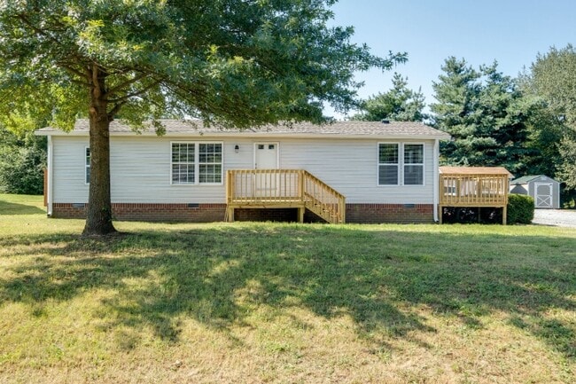 property at 261 Santa Monica Blvd