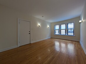 4032 N Ashland Ave, Unit 4036.5-1E in Chicago, IL - Building Photo - Building Photo