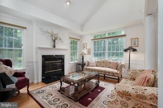 111 St Clair Ct in Princeton, NJ - Building Photo - Building Photo