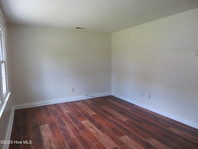 302 Luann Rd in Jacksonville, NC - Building Photo - Building Photo