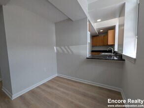 32 Queensberry St in Boston, MA - Building Photo - Building Photo