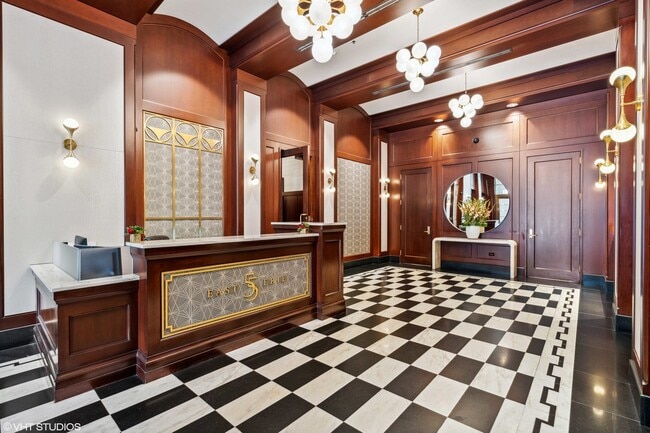 55 E Erie St in Chicago, IL - Building Photo - Building Photo