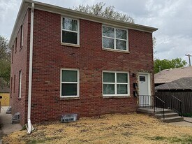221 N 33rd St, Unit #1 in Lincoln, NE - Building Photo