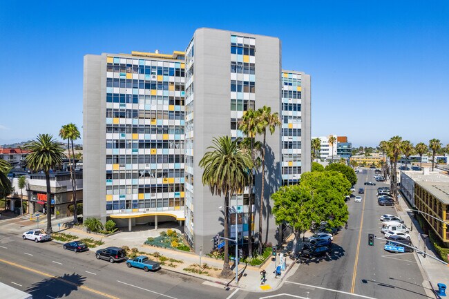 Royal Palms in Long Beach, CA - Building Photo - Building Photo