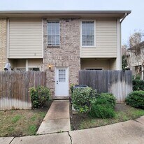 7575 Cambridge St in Houston, TX - Building Photo