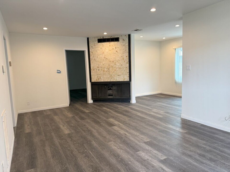 525 Fischer St in Glendale, CA - Building Photo