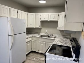 2 Bedroom Apartment on the West Side in Sioux Falls, SD - Building Photo - Building Photo