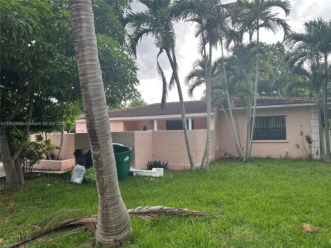 25 NW 143rd St in Miami, FL - Building Photo - Building Photo