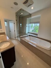 5960 Balcom Ave in Encino, CA - Foto de edificio - Building Photo