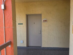 8100 Geneva Ct in Doral, FL - Building Photo - Building Photo