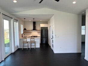 8009 Sunset Ln in Pasco, WA - Building Photo - Building Photo