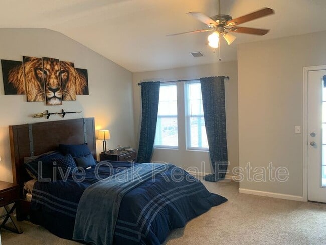 1005 E Ocean View Ave in Norfolk, VA - Building Photo - Building Photo