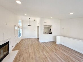 733 Vista Grande Way in Oceanside, CA - Building Photo - Building Photo