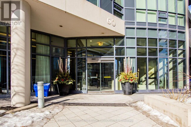 60-860 Annie Craig Dr in Toronto, ON - Building Photo - Building Photo