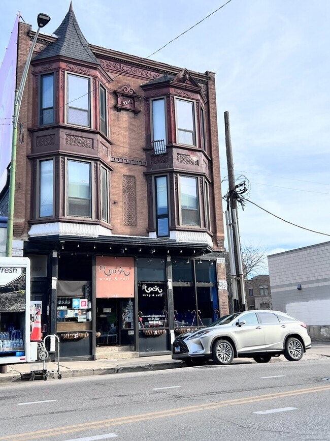 property at 2187 N Clybourn Ave