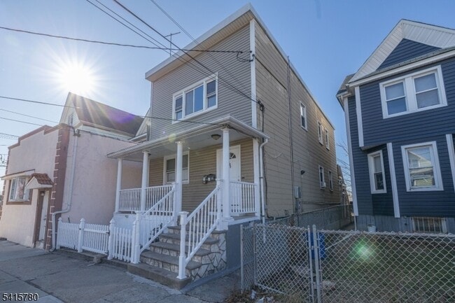 property at 450 3rd Ave