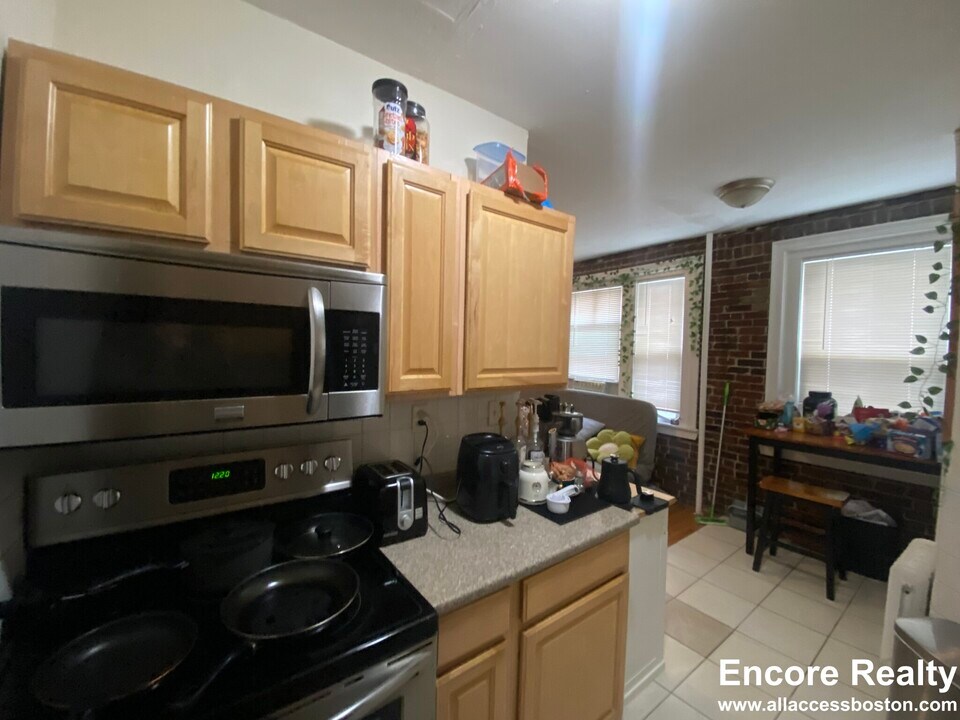 255 Kelton St, Unit 2 in Boston, MA - Building Photo