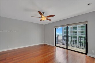 5415 Collins Ave in Miami Beach, FL - Building Photo - Building Photo