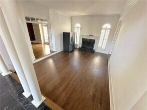 3815 Sidestreet in Atlanta, GA - Foto de edificio - Building Photo