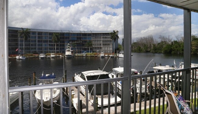 1537 E Hillsboro Blvd, Unit 238 in Deerfield Beach, FL - Building Photo - Building Photo