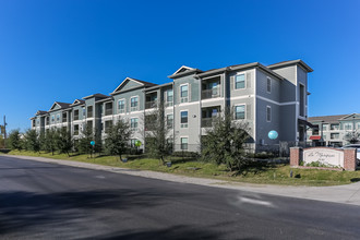 La Mariposa Apartments in Houston, TX - Building Photo - Building Photo