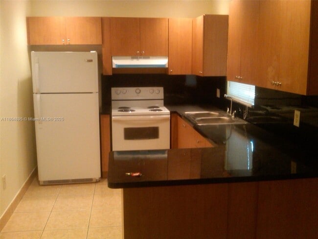 835 SW 8th St in Hallandale Beach, FL - Building Photo - Building Photo