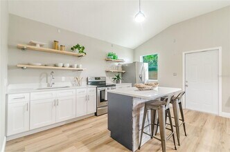 5802 N Suwanee Ave in Tampa, FL - Building Photo - Building Photo