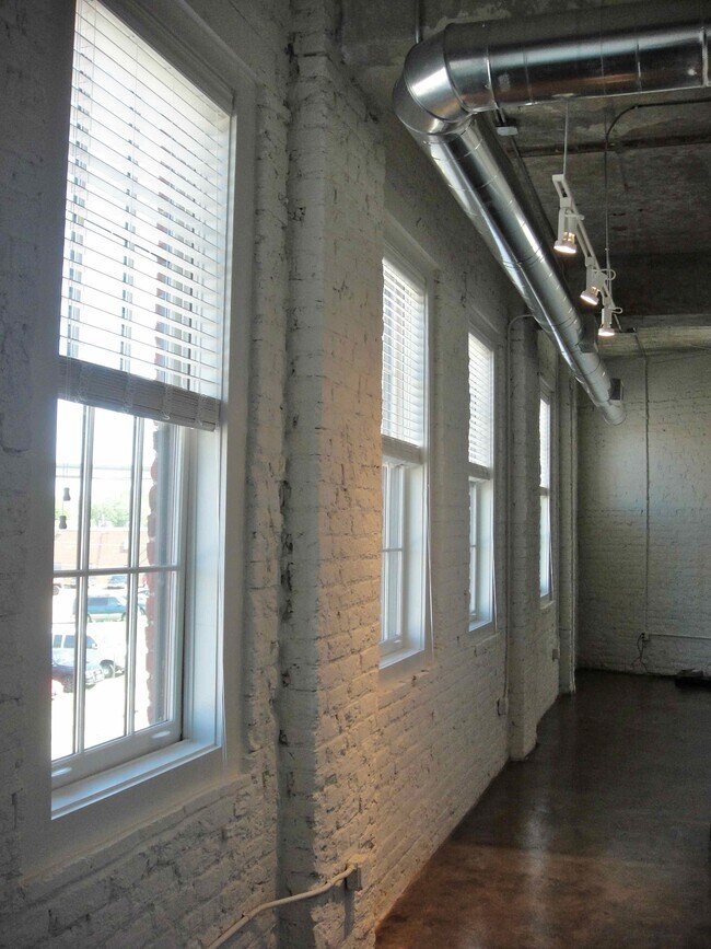 415 Oliver Hill Way in Richmond, VA - Building Photo - Building Photo