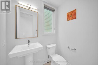 899 Ralph Hennessy Ave in Ottawa, ON - Building Photo - Building Photo