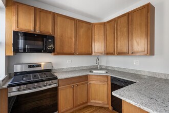 7326 N Damen Ave in Chicago, IL - Building Photo - Building Photo