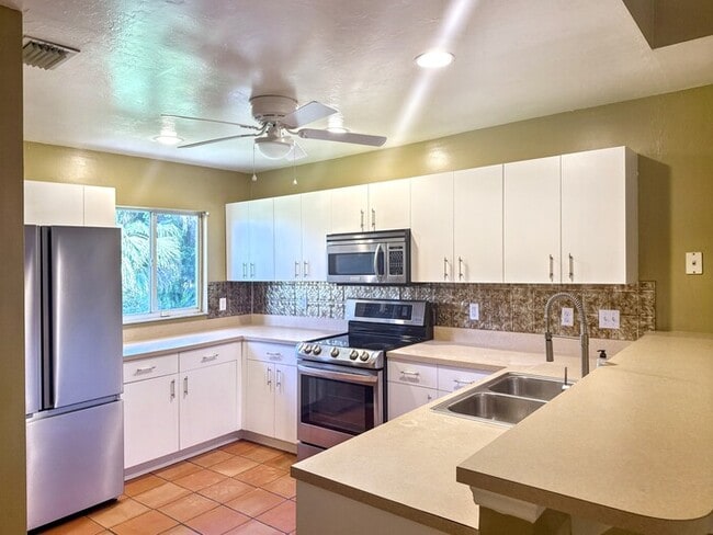 2240 Safe Harbour Ct in Alva, FL - Building Photo - Building Photo