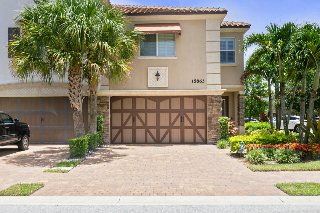 15862 Binks Pointe Ter in Wellington, FL - Building Photo