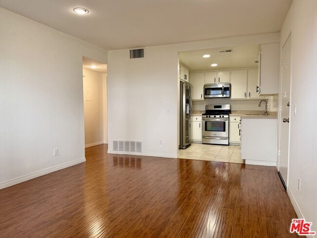 property at 1348 E Hillcrest Dr