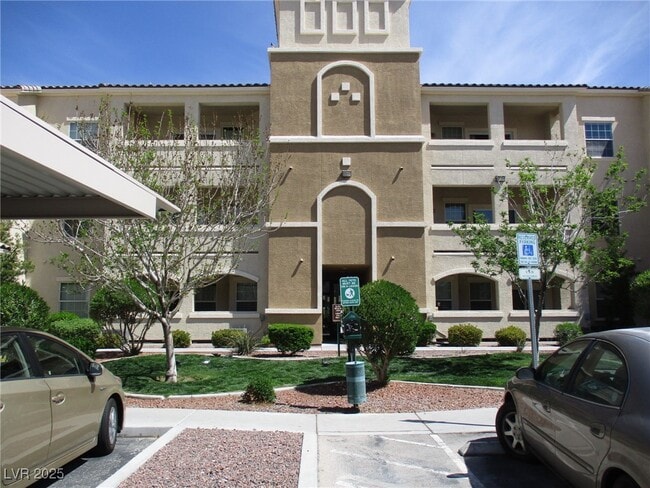 8777 W Maule Ave in Las Vegas, NV - Building Photo - Building Photo