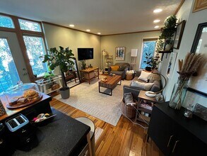 Varsity Management in Ann Arbor, MI - Building Photo - Interior Photo