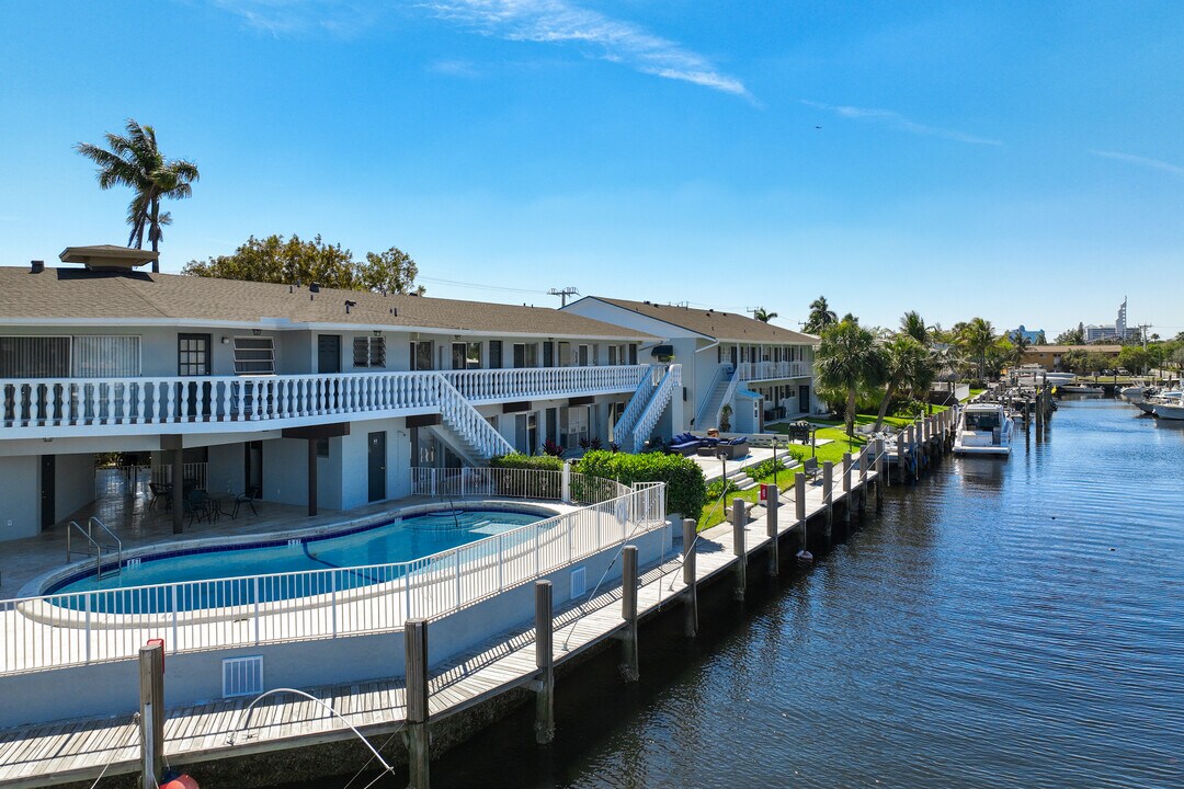 Pompano Harbor Apartments in Pompano Beach, FL - Building Photo