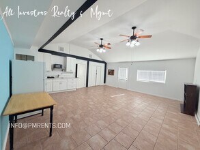 420 Hutchison St in Vista, CA - Building Photo - Building Photo