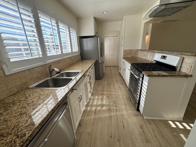 1121 Calle Tulipan in Thousand Oaks, CA - Building Photo - Building Photo