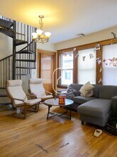 12 Stockwell St, Unit 2 in Boston, MA - Foto de edificio - Building Photo