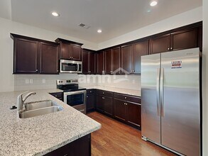 553 Friar Park Ln in Lyman, SC - Foto de edificio - Building Photo