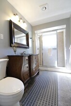 196 Dorchester St, Unit 1 in Boston, MA - Foto de edificio - Building Photo