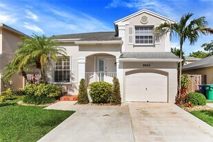 9904 SW 117th Pl in Miami, FL - Building Photo