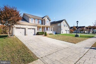 9402 Pep Rally Ln in Waldorf, MD - Building Photo