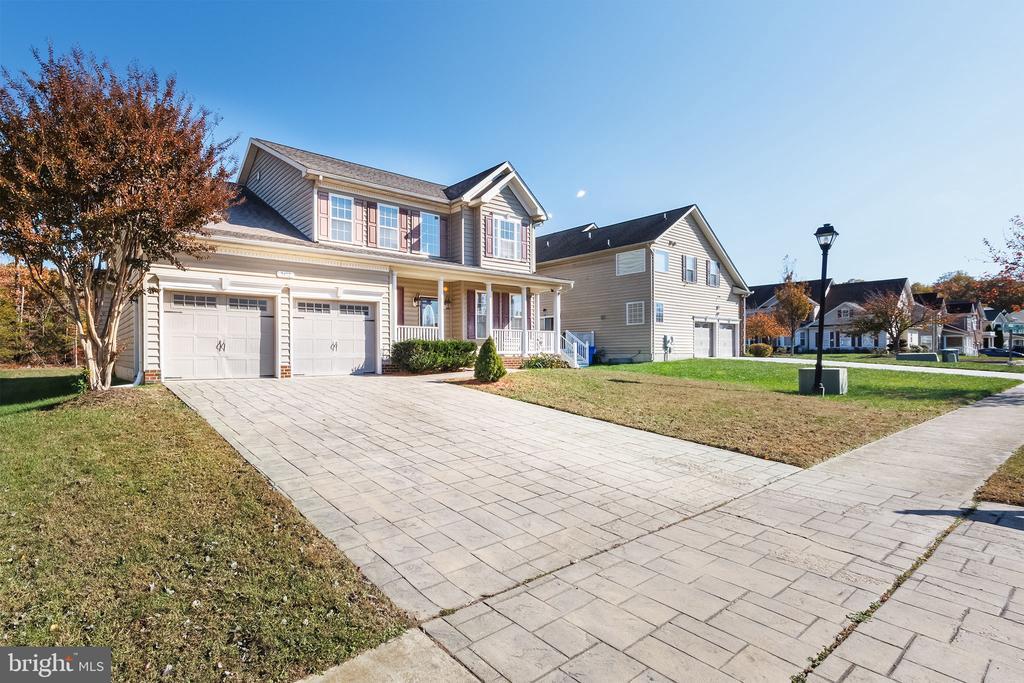 9402 Pep Rally Ln in Waldorf, MD - Building Photo