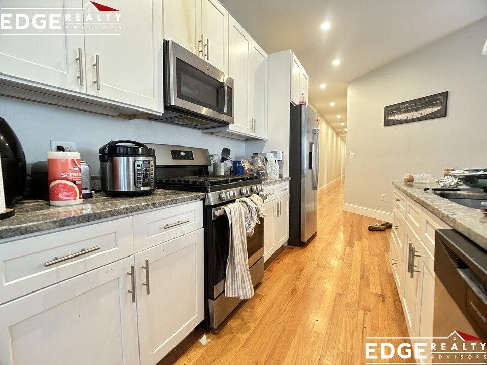 8 Islington St in Boston, MA - Building Photo